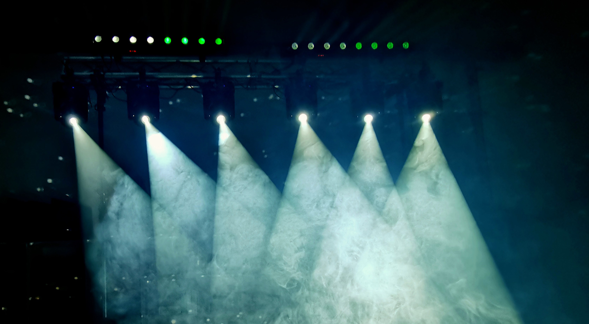 Corporate-Bühne mit CI-Akzenten